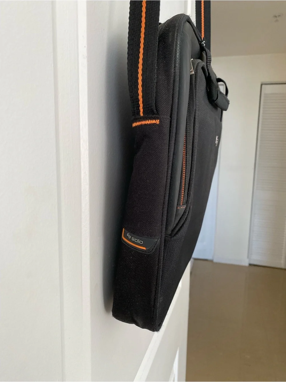 Solo New York Laptop Bag with shoulder strap EUC